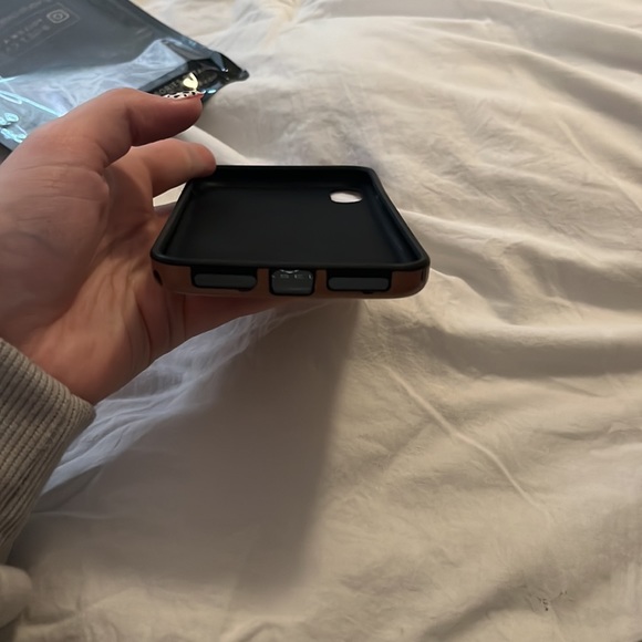 Polkadot iPhone XS max phone case. - Picture 6 of 6